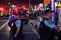 Nach Messerangriff im Einkaufszentrum in Sydney.jpeg       -  Rettungskräfte sind an der Bondi Junction zu sehen, nachdem mehrere Menschen in dem Einkaufszentrum in Sydney niedergestochen wurden.