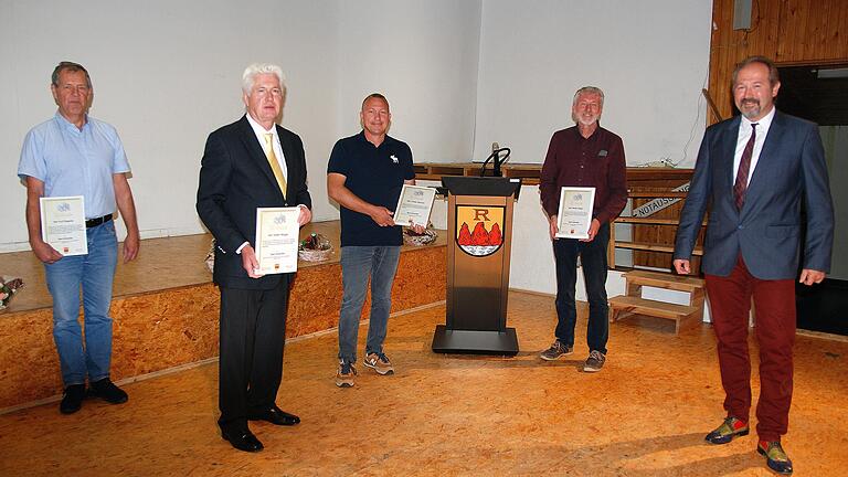 Verabschiedung aus dem Rothenfelser Stadtrat (von links): Kurt Wagener, Gilbert Mügge, Florian Höhnlein, Herbert Reder und Bürgermeister Michael Gram (Ralf Hofmann fehlt).