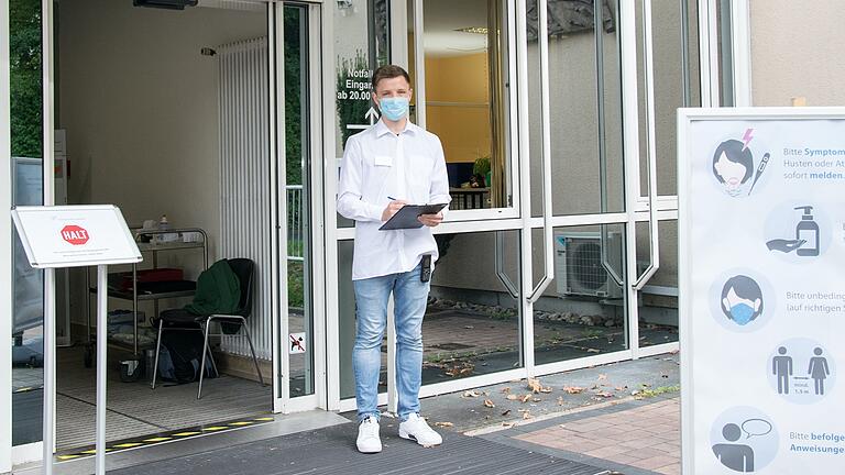 Die Corona-Pandemie drückt dem Arbeiten im Klinikum Main-Spessart seit einem Jahr den Stempel auf (im Bild der Haupteingang des Krankenhauses in Lohr). Die Corona-Pandemie drückt dem Arbeiten im Klinikum Main-Spessart seit einem Jahr den Stempel auf (im Bild der Haupteingang des Krankenhauses in Lohr).