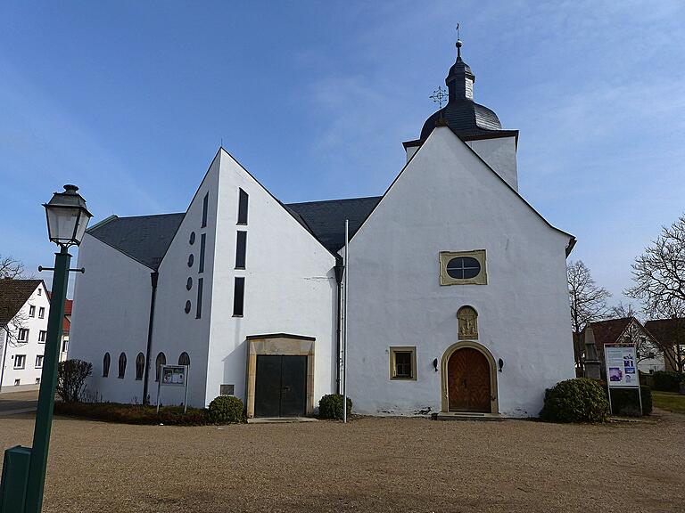 Wird sich der Kirchplatz in Schwebheim ändern? Die evangelische Kirche möchte einen Anbau 'am Turm'; das Thema wird kontrovers diskutiert. Wird sich der Kirchplatz in Schwebheim ändern? Die evangelische Kirche möchte einen Anbau 'am Turm'; das Thema wird kontrovers diskutiert.
