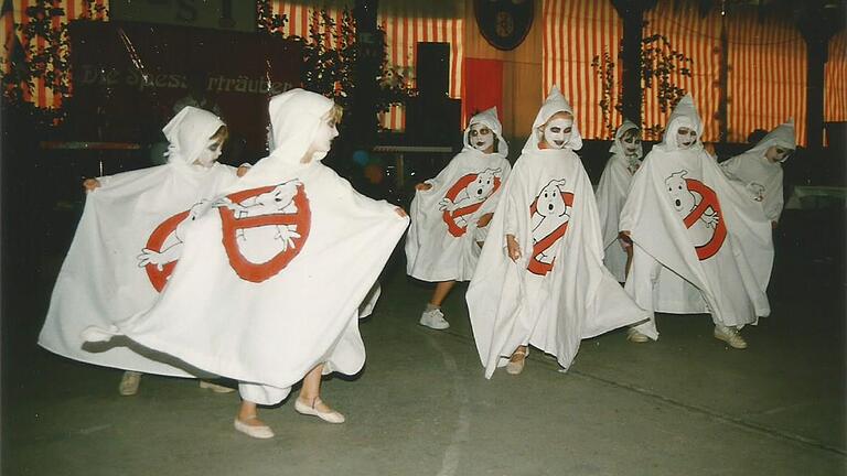 Beim Gründungsfest 1997 gab es bei den 'Schnagge' schon die ersten Tanzgruppen. Beim Gründungsfest 1997 gab es bei den 'Schnagge' schon die ersten Tanzgruppen.