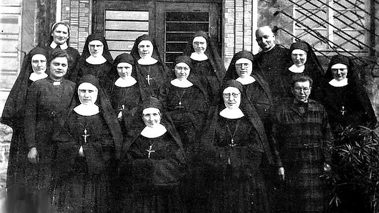 Zwölf Ordensfrauen bewohnten von 1931 bis 1984 das Caritashaus, rechts oben Geistlicher Rat Rüdenauer, unten rechts Creszentia Tully