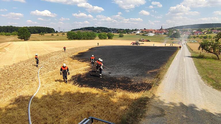 Die von den Feuerwehren Waldzell und Ansbach gelöschte Stelle. Die von den Feuerwehren Waldzell und Ansbach gelöschte Stelle.
