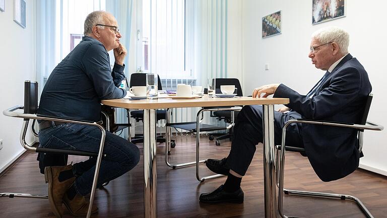 Josef Schuster (rechts) im Gespräch mit Main-Post-Redakteur Michael Czygan. Josef Schuster (rechts) im Gespräch mit Main-Post-Redakteur Michael Czygan.