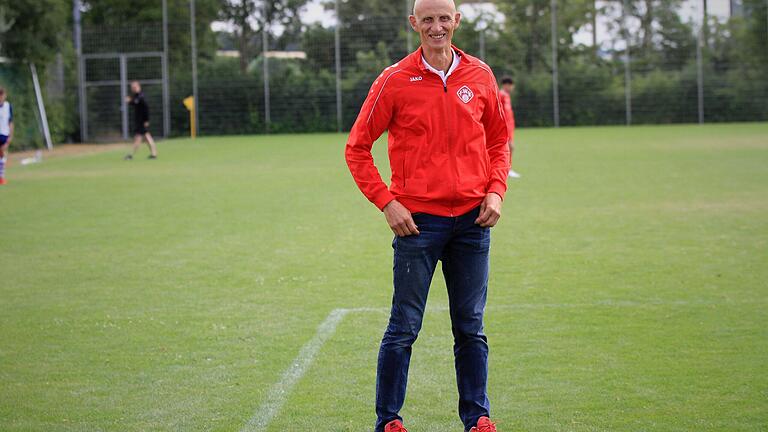 Ralf Santelli ist neuer Cheftrainer im Nachwuchsleistungszentrum der Würzburger Kickers. Ralf Santelli ist neuer Cheftrainer im Nachwuchsleistungszentrum der Würzburger Kickers.