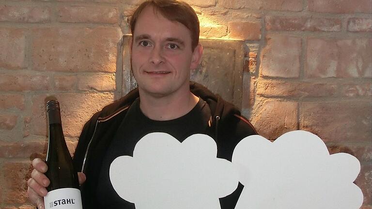 Winzer Christian Stahl hat zwei Kochmützen im Gault & Millau "Restaurantguide Deutschland" erhalten. Winzer Christian Stahl hat zwei Kochmützen im Gault & Millau "Restaurantguide Deutschland" erhalten.