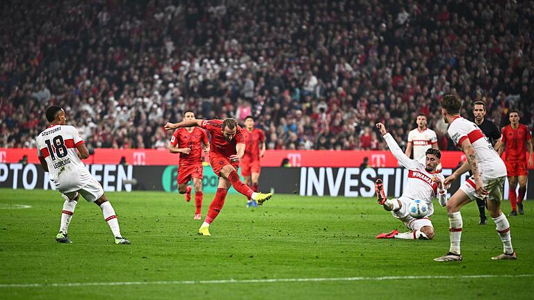 Bayern München - VfB Stuttgart       -  Harry Kane (M) schießt Bayern München zum Sieg.