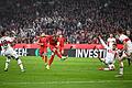 Bayern München - VfB Stuttgart       -  Harry Kane (M) schießt Bayern München zum Sieg.