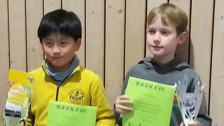 Die Schweinfurter Sieger der U10: Henry Tan und Luis Leja.