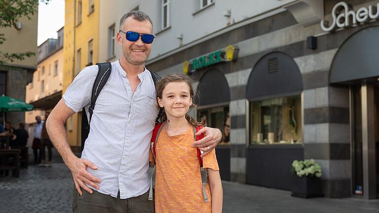 In den Sommerferien endlich mal ausschlafen können Ruben Saltin (11) und Papa Jochen aus Würzburg. In den Sommerferien endlich mal ausschlafen können Ruben Saltin (11) und Papa Jochen aus Würzburg. 