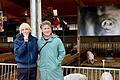 Sabine Bach und der Fotograf Markus Büttner vor seiner Arbeit mit dem Titel 'remember me'.