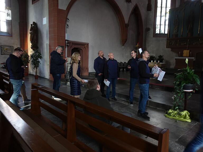 Auch die Stadtpfarrkirche haben die Feuerwehrleute besichtigt. Auch die Stadtpfarrkirche haben die Feuerwehrleute besichtigt.