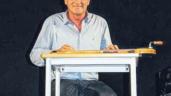 Kulturwoche: Josef Brustmann begeisterte mit seinem &bdquo;Leben hinterm Mond&ldquo;.
