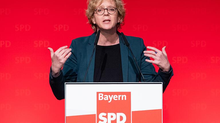 Die wiedergewählte bayerische SPD-Chefin Natascha Kohnen will mit einem klaren Linkskurs wieder Vertrauen bei den Wählern gewinnen. Die wiedergewählte bayerische SPD-Chefin Natascha Kohnen will mit einem klaren Linkskurs wieder Vertrauen bei den Wählern gewinnen.