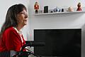 Rosika Pfaff ist aufgrund einer Autoimmunkrankheit gehbehindert. Sie wohnt im 22. Stock im 'blauen Hochhaus' in Schweinfurt und sucht seit eineinhalb Jahren eine barrierefreie Wohnung.