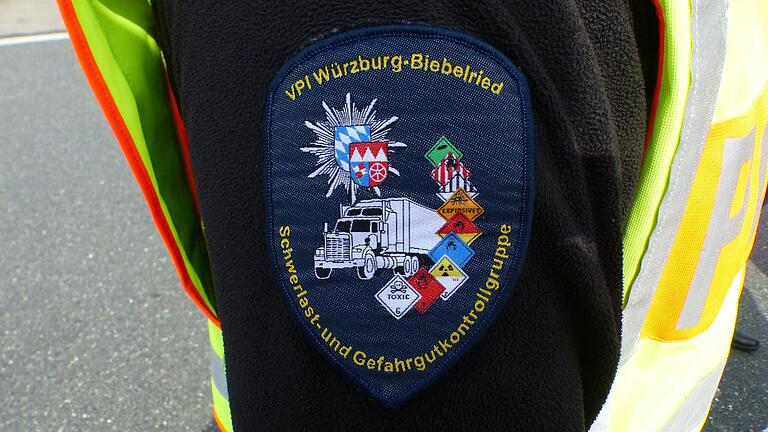 Die Profis von der Schwerlast- und Gefahrgutkontrollgruppe kommen zum Einsatz.