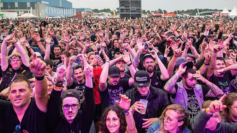 Knapp 4000 Menschen besuchten das Mission Ready Festival vergangenes Jahr am Flugplatz von Giebelstadt. Knapp 4000 Menschen besuchten das Mission Ready Festival vergangenes Jahr am Flugplatz von Giebelstadt.