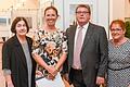 60 Jahre Deutsch-Französische Gesellschaft (DFG): Nach dem offiziellen Festakt wurde im Rathaus die Ausstellung eröffnet. Von links: Stellvertretende Vorsitzende der DFG Ute Hüller, Vorsitzende Britta Habersack, zweiter Bürgermeister Adolf Bauer und die dritte Bürgermeisterin Marion Schäfer-Blake. Foto: Thomas Obermeier
