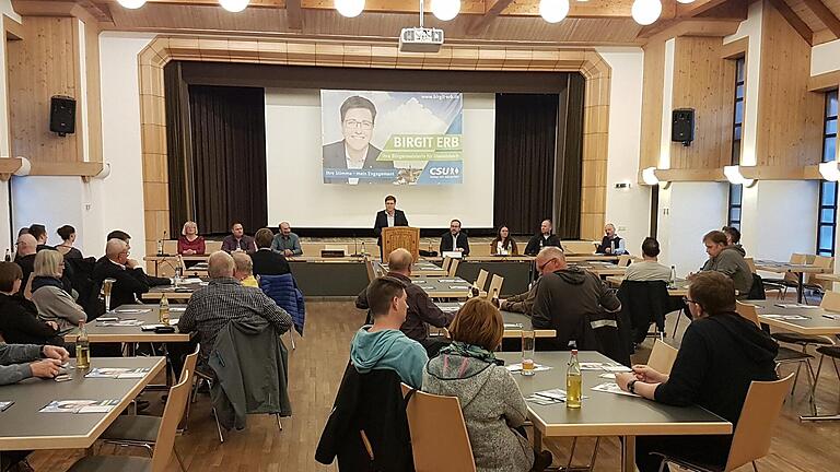 Zahlreiche Diskussionsbeiträge gab es bei den Wahlversammlunngen von Birgit Erb. In sieben Tagen tourte die Amtsinhaberin durch alle fünf Gemeindeteile.