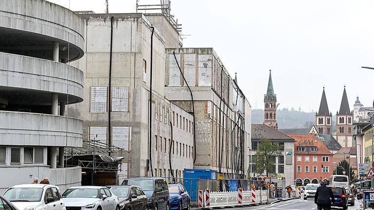 Am Mainfranken Theater in Würzburg wird auch weiterhin gebaut. Das Theater hat inzwischen den Betrieb in Teilen des Gebäudes wieder aufgenommen. Am Mainfranken Theater in Würzburg wird auch weiterhin gebaut. Das Theater hat inzwischen den Betrieb in Teilen des Gebäudes wieder aufgenommen.
