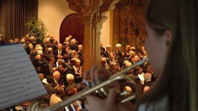 Musikalische Begleitung der Musikschule von - Musikalische Begleitung der Musikschule von der Rathaustreppe. Musikalische Begleitung der Musikschule von - Musikalische Begleitung der Musikschule von der Rathaustreppe.