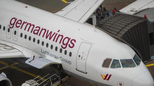 Germanwings       -  Lufthansas Billigableger Germanwings kommt weder bei der Größe noch bei der Kostenstruktur an Wettbewerber wie Ryanair heran. Foto: Ole Spata/Archiv