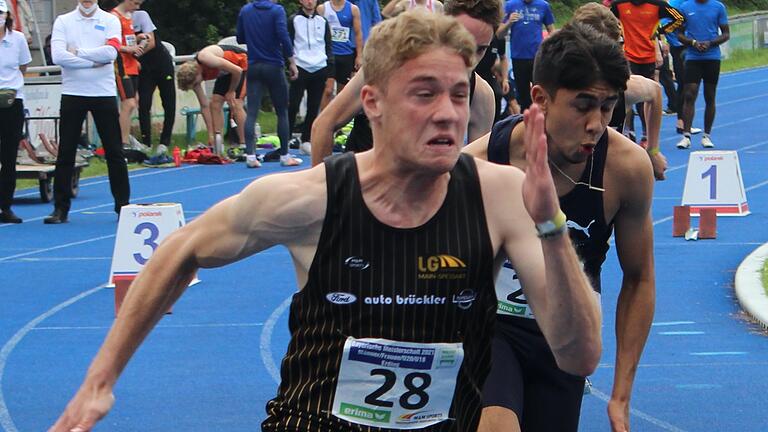 Der Retzbacher Jonas Babinsky ist bei den Bayerischen Meisterschaften in Erding 2021 bayerischer Meister über 400 Meter geworden. Der Retzbacher Jonas Babinsky ist bei den Bayerischen Meisterschaften in Erding 2021 bayerischer Meister über 400 Meter geworden.