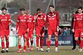 Sichtbare Ratlosigkeit: die Kickers-Spieler (von links) Marius Uhl, Theo Harz, Jonas Wieselsberger, Noah Awassi, Moritz Hannemann, Tim Kraus und (verdeckt) Dominik Meisel nach dem 1:1 in Vilzing.&nbsp;