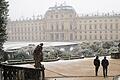 Eiseskälte in den kommenden Tagen, aber fällt auch Schnee? Das ist die Frage mit Blick aufs Wetter am Wochenende. Im Bild: Wintereinbruch an der Residenz in Würzburg.