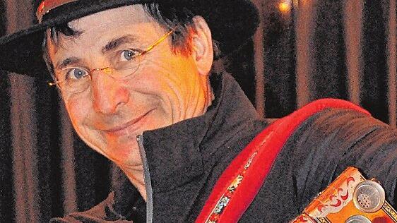 Oti Schmelzer gastiert zweimal im neuen Theaterhaus. Oti Schmelzer gastiert zweimal im neuen Theaterhaus.