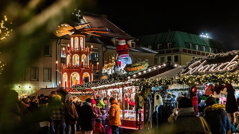 In diesem Jahr ist es wieder soweit. In den meisten Gemeinden öffnen Advents- und Weihnachtsmärkte. Noch 2021 mussten viele abgesagt werden, auch der Schweinfurter Weihnachtsmarkt (im Bild). In diesem Jahr ist es wieder soweit. In den meisten Gemeinden öffnen Advents- und Weihnachtsmärkte. Noch 2021 mussten viele abgesagt werden, auch der Schweinfurter Weihnachtsmarkt (im Bild).