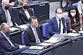 Dorothee Bär muss zwar in dieser Legislaturperiode mit den harten Bänken der Opposition vorlieb nehmen, aber sie sitzt in der ersten Reihe der Unionsfraktion mit Granden wie Friedrich Merz, Thorsten Frei und Alexander Dobrindt.