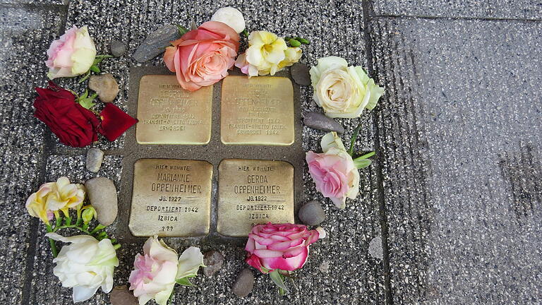 Archivbild von der Stolpersteinverlegung am 28. Februar für Familie Oppenheimer in der Rosenstraße. Archivbild von der Stolpersteinverlegung am 28. Februar für Familie Oppenheimer in der Rosenstraße.