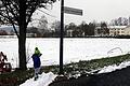 Schneebedeckt und von Corona ausgebremst: Der neue Fußballplatz der Fußball-Akademie Ebern inmitten der ehemaligen Kaserne.