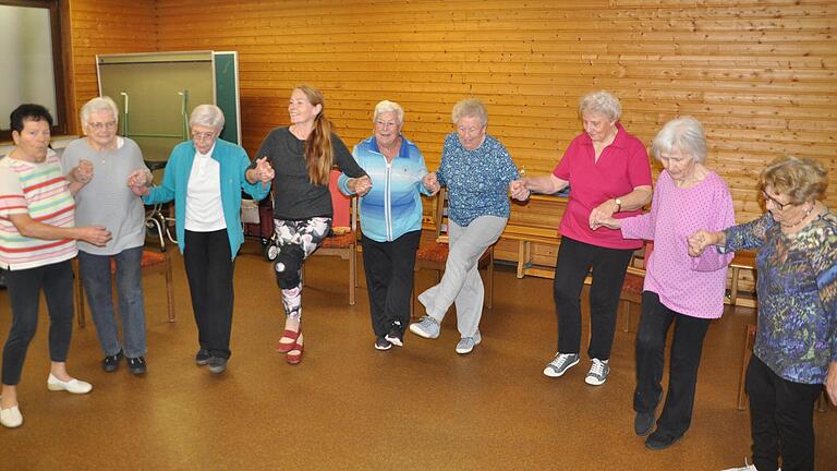 Mit Sport halten sich diese Seniorinnen im Paul-Gerhardt-Haus in Schweinfurt fit. Die Älteste ist 95 Jahre alt. Mit Sport halten sich diese Seniorinnen im Paul-Gerhardt-Haus in Schweinfurt fit. Die Älteste ist 95 Jahre alt. 