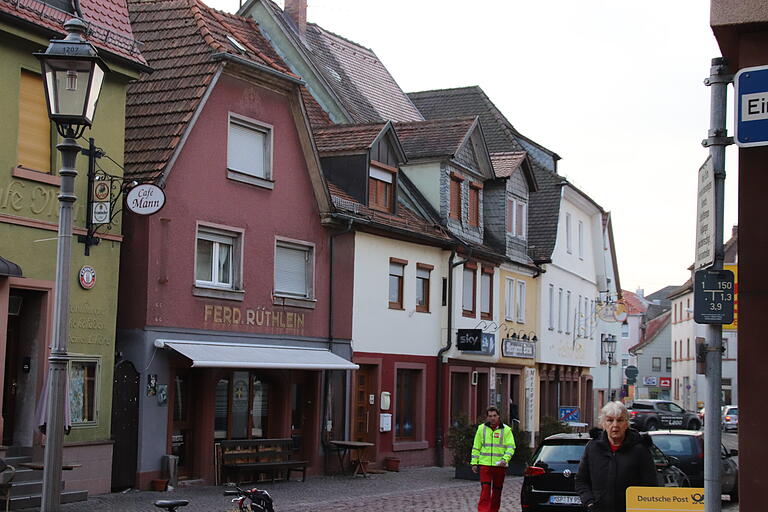 Zwischen der Novobar und dem Gasthof Engel: Shisha-Bar und Metzgerei Stein in der Vorstadtstraße stehen leer. Zwischen der Novobar und dem Gasthof Engel: Shisha-Bar und Metzgerei Stein in der Vorstadtstraße stehen leer.