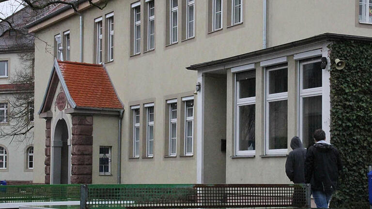 An der Henneberg-Grundschule gibt es voraussichtlich ab dem kommenden Schuljahr ein offenes Ganztagsangebot. Foto: Anja Greiner - An der Henneberg-Grundschule gibt es voraussichtlich ab dem kommenden Schuljahr ein offenes Ganztagsangebot. Foto: Anja Greiner An der Henneberg-Grundschule gibt es voraussichtlich ab dem kommenden Schuljahr ein offenes Ganztagsangebot. Foto: Anja Greiner - An der Henneberg-Grundschule gibt es voraussichtlich ab dem kommenden Schuljahr ein offenes Ganztagsangebot. Foto: Anja Greiner