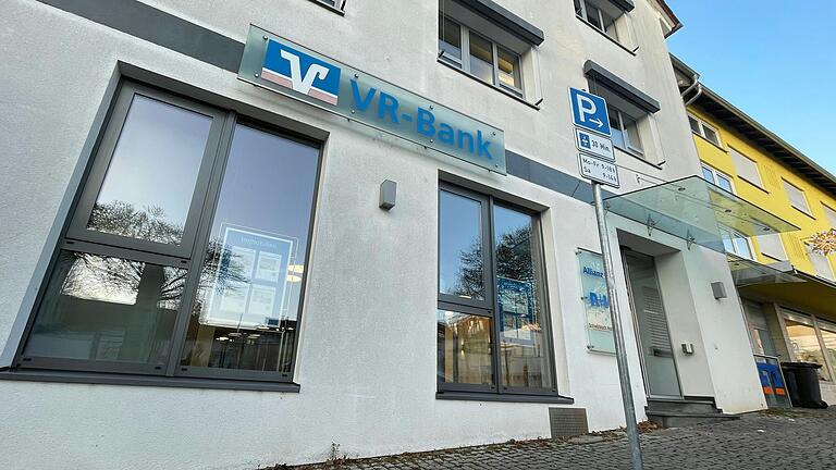 Die Geschäftsstelle der VR-MainBank in der Breslauer Straße in Gerolzhofen. Wann die Nachfolge für die ausgeschiedene Vorständin Jutta Ackermann geregelt wird, steht bislang nicht fest.