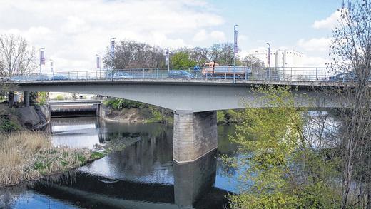 Brücken im Naturschutzgebiet: Von der Max- und von der Marienbrücke bieten sich die besten Blicke in die grüne Lunge.