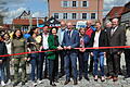 Landrat Wilhelm Schneider (Mitte) eröffnete am Sonntag auf dem Hofheimer Marktplatz mit zahlreichen Ehrengästen die neuen 23 Themenradtouren.