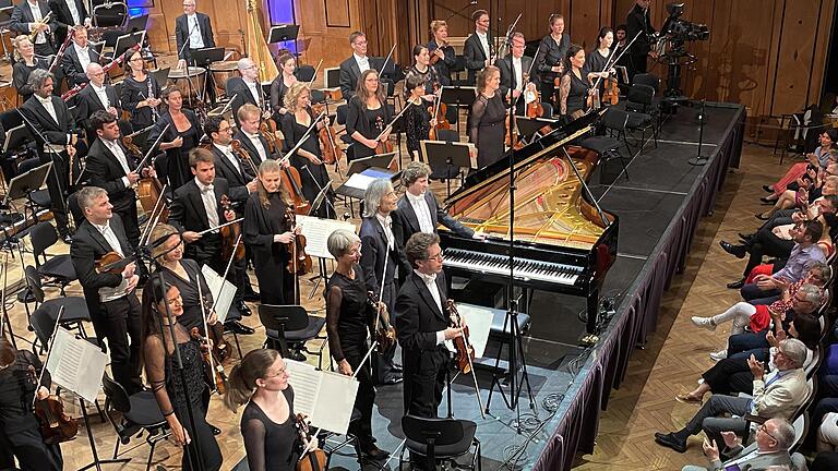 Das Deutsche Sinfonieorchester Berlin mit seinem Ehrendirigenten Kent Nagano im Max-Littmann-Saal des Regentenbaus beim Kissinger Sommer 2023. - Das Deutsche Sinfonieorchester Berlin mit seinem Ehrendirigenten Kent Nagano im Max-Littmann-Saal des Regentenbaus beim Kissinger Sommer 2023. Das Deutsche Sinfonieorchester Berlin mit seinem Ehrendirigenten Kent Nagano im Max-Littmann-Saal des Regentenbaus beim Kissinger Sommer 2023. - Das Deutsche Sinfonieorchester Berlin mit seinem Ehrendirigenten Kent Nagano im Max-Littmann-Saal des Regentenbaus beim Kissinger Sommer 2023.