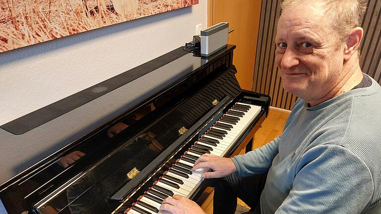 Thomas Zenglein aus Marktheidenfeld fühlt sich seinem Sohn Benedikt, der bei einem Autounfall gestorben ist, nahe, wenn er Musik macht. Thomas Zenglein aus Marktheidenfeld fühlt sich seinem Sohn Benedikt, der bei einem Autounfall gestorben ist, nahe, wenn er Musik macht.