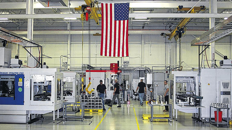 Eine exakte Kopie der Fertigung in Mellrichstadt: Blick in die Fertigungshalle der Reich LLC in Asheville in North Carolina – hier ist alles auf dem neuesten Stand. Eine exakte Kopie der Fertigung in Mellrichstadt: Blick in die Fertigungshalle der Reich LLC in Asheville in North Carolina – hier ist alles auf dem neuesten Stand.