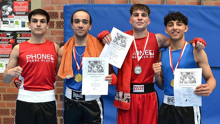 Über ihre Titel oder Medaillen freuen sich die Würzburger Boxer des Teams von Tommy Schult mit (von links) Vahe Balayan, Jeremy Bursalioglu, Max Unterreiner und Maiwand Stanikzai.