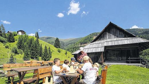 Kinderglück: Der Nachwuchs auf Ranger-Ausbildung in den Kärntner Nockbergen.