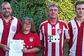 Die Führungsmannschaft des Bayern-Fanclubs mit Lena Schubert, die zu einem Heimspiel der Bayern mitfahren durfte. Von links: Uwe Werrlein, Lena Schubert, Vorsitzender Michael Walter und Marcell Walter.