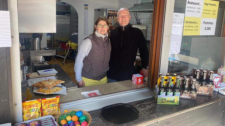 Susanne und Jürgen Enders sind die neuen Betreiber des Kiosks am Kreuzberg-Parkplatz.