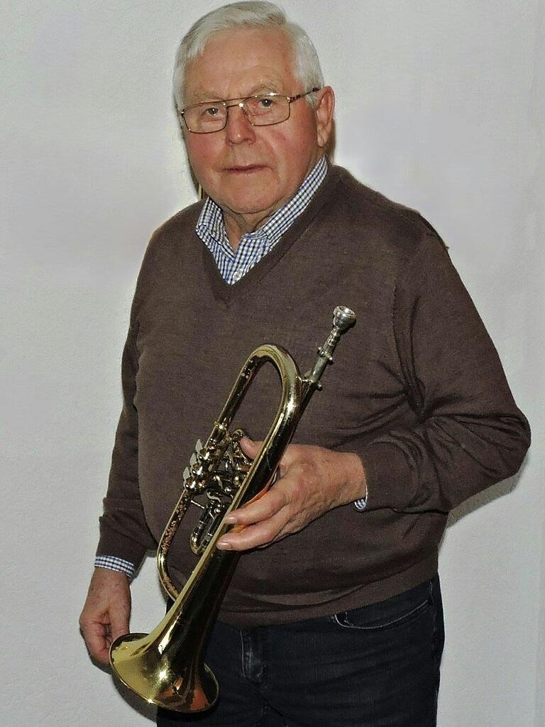 Oskar Bach, hier mit seinem Lieblingsinstrument, ist im Alter von 88 Jahren verstorben.