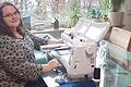 Jessica Dümig hat sich im Frühjahr eine Stickmaschine gekauft. Seitdem stickt sie, sobald sie Freizeit hat.