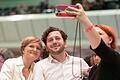 Selfie mit den Hoffnungsträgern: Beim Landesparteitag der Grünen in Würzburg stellten sich die designierten neuen Parteichefs Franziska Brantner und Felix Banaszak den Delegierten vor.
